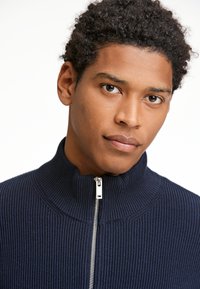 Lindbergh Kofta - navy