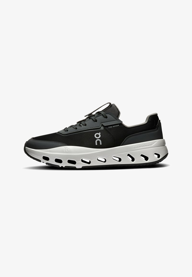 Chaussure de sport noire et grise avec une semelle blanche, présentant plusieurs découpes et le logo "On" sur le côté, vue de l’extérieur.