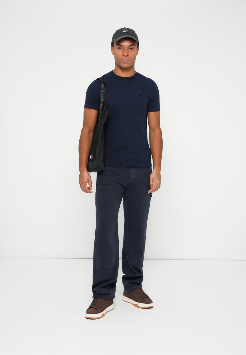 Tommy Jeans JAIMIE CARPENTER DOUBLE KNEE - Kalhoty - dark night navy