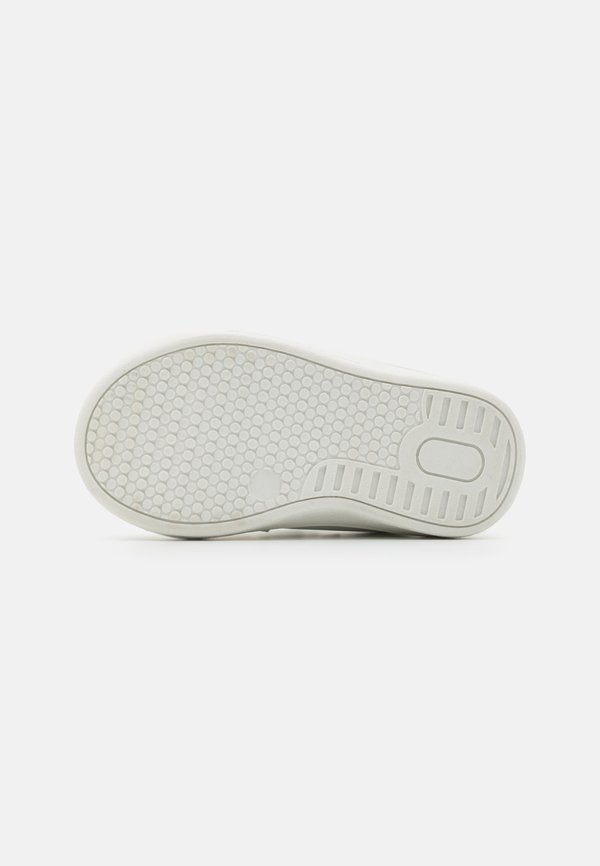 LOGAN UNISEX - Trainers3