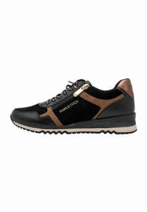 Sort og brun lavtop sneakers med sorte snørebånd, sidelukning med lynlås, hvid sål og "Marco Tozzi" branding på siden.