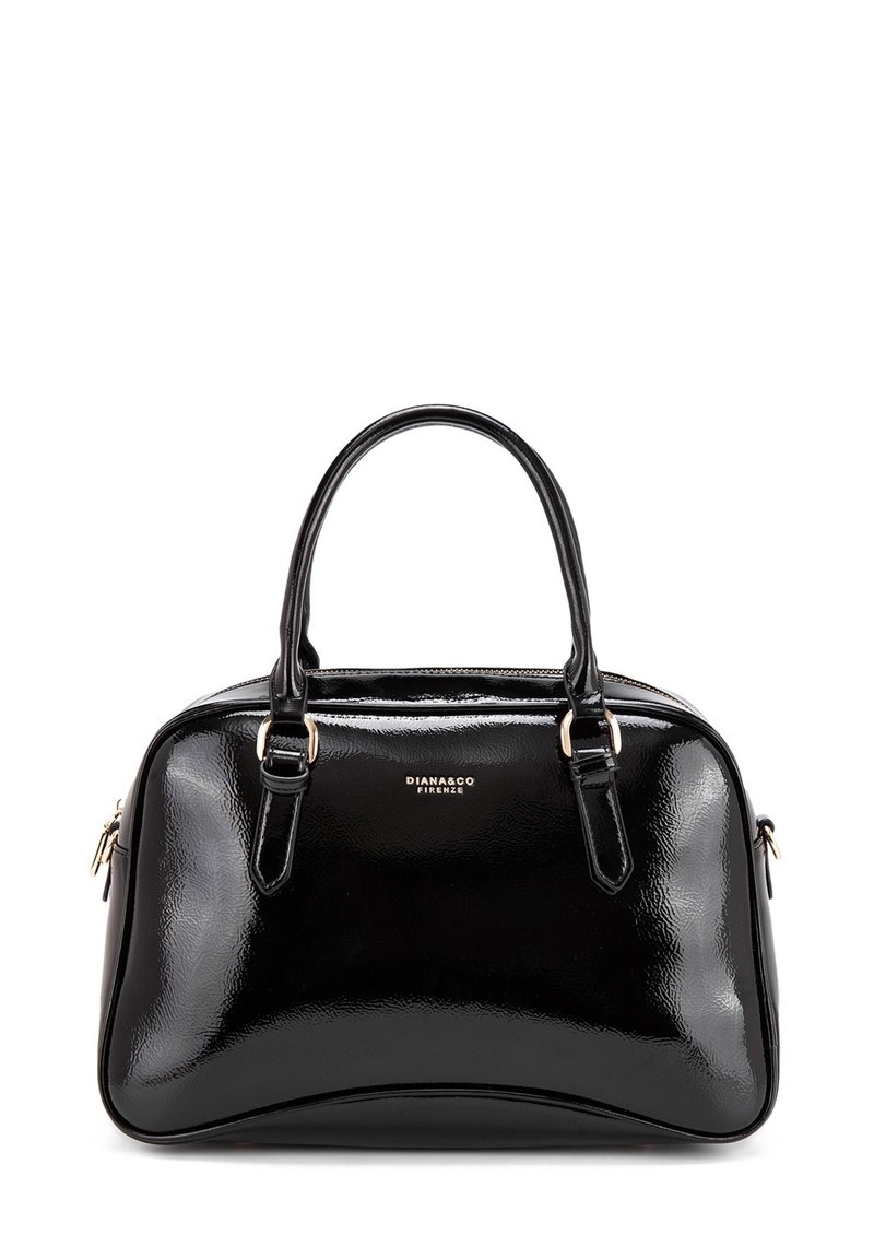 Zwarte lakleren handtas met een gladde, glanzende textuur. Heeft dubbele handvatten aan de bovenkant en accenten in goudkleurig hardware. Rond model met ritssluiting.