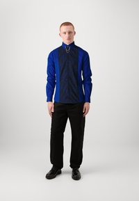 Twisted Tailor FORM BLUE - Camicia - blue