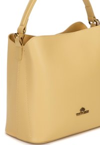 Borsa a tracolla gialla in pelle sintetica con un design strutturato, manico corto e accessori in tonalità oro, con un emblema del marchio sul davanti.