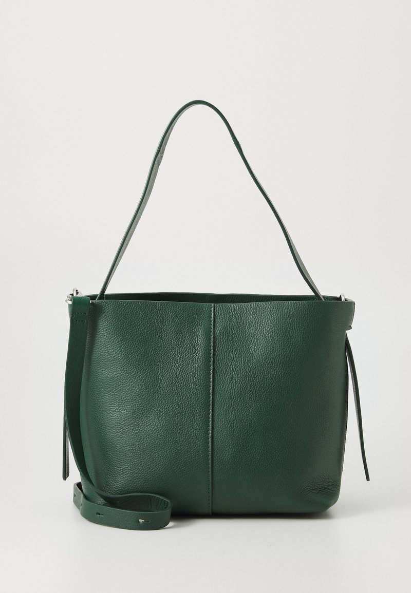 Borsa verde in pelle con finitura tessurizzata, dotata di una sola tracolla, di una tracolla regolabile e di un design minimalista.