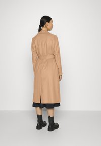 Calvin Klein ESSENTIAL WRAP COAT - Casaco clássico - safari canvas
