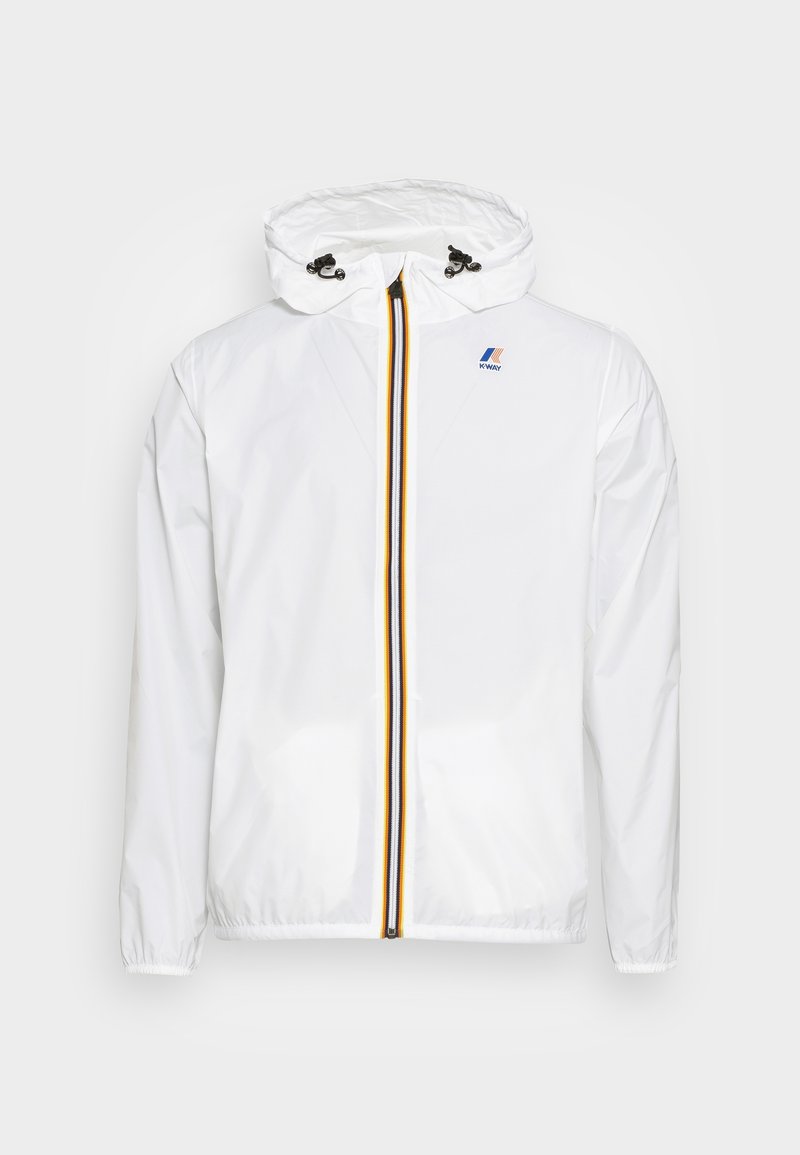 Veste légère blanche avec capuche, dotée d'une fermeture éclair frontale accompagnée d'une bande multicolore, de poignets élastiques et d'un logo sur la poitrine.