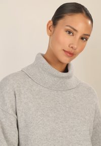 Apart Strickkleid - graumeliert