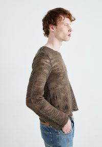Thumbnail Image 5