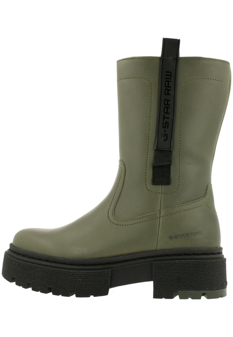 Groene rubberen enkellaarsjes met een gestructureerde zwarte zool, voorzien van een trekhaak en het G-Star Raw-logo aan de zijkant. Glad, waterdicht materiaal.