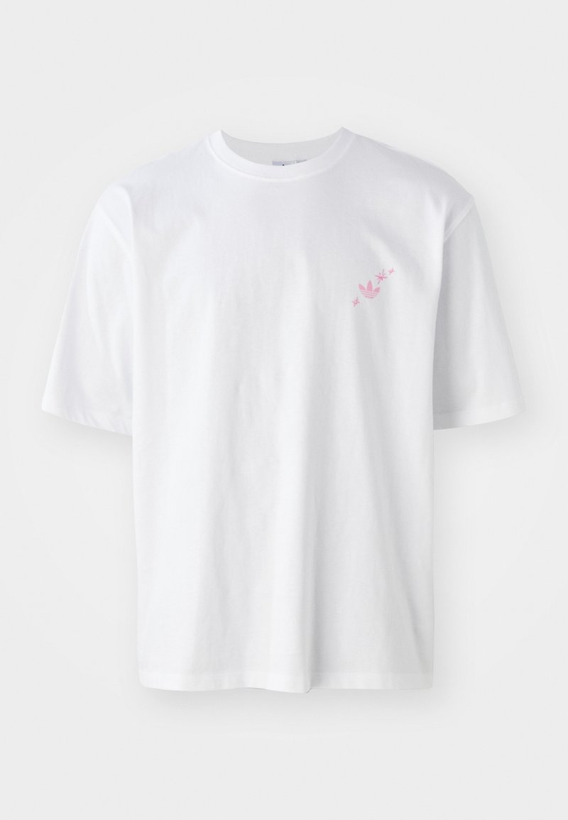 T-shirt bianco in cotone a maniche corte, con un piccolo logo rosa e tre stelle sulla parte sinistra del petto. Design semplice e a vestibilità rilassata.