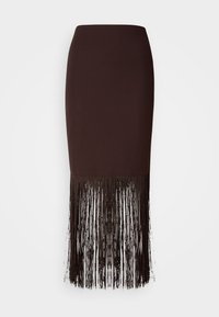 Bruine kokerrok gemaakt van een gladde stof, met een franjerand aan de zoom die textuur en beweging toevoegt.