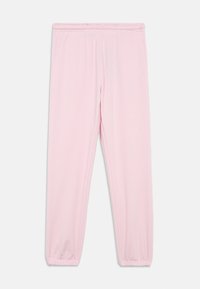 Svetlo roza mehki hlače iz blaga z elastičnim pasom in zbranim elastičnim robom, prikazane ravno proti beli podlagi.