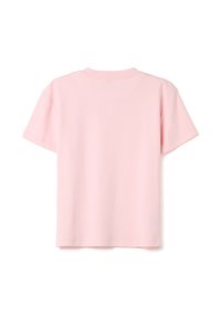 Camiseta de manga corta en suave tejido de color rosa claro. Corte recto con cuello redondo y textura suave. Sin patrones ni acentos visibles.