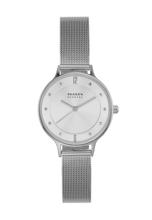 Sølv Skagen Denmark armbåndsur med mesh-armbånd, minimalistisk urskive, timeindikatorer af krystal og sølvfarvede time- og minutvisere.
