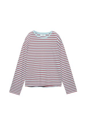 Chemise à manches longues avec base bleu clair et fines rayures horizontales rouges, col rond et coupe décontractée.