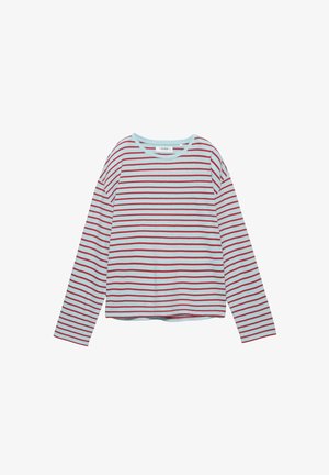 Chemise à manches longues avec base bleu clair et fines rayures horizontales rouges, col rond et coupe décontractée.