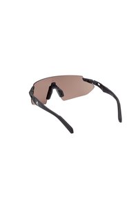Ochelari de soare pentru sport cu un cadru mat negru, lentile mari de culoare maro tint, brațe flexibile și pernuțe nazale ajustabile pentru confort și potrivire.