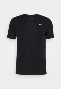 Camiseta atlética negra de manga corta, hecha de una tela ligera, con un cuello redondo y un pequeño logo blanco en el lado izquierdo del pecho.