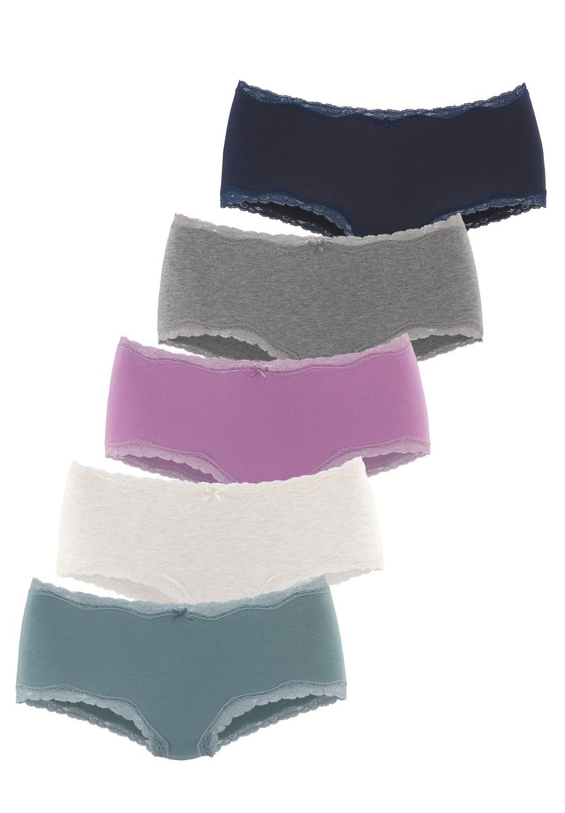 Cinque paia di mutande hipster con pizzo, nei colori blu navy, grigio, viola, bianco e teal; realizzate in un tessuto morbido con una texture liscia.