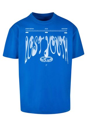Blå bomullströja med korta ärmar, med en vit grafik som läser "LOST YOUTH" med en globikon nedan. Klassisk rundhalsad design.