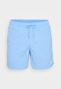 Jasnoniebieskie kąpielówki wykonane z tkaniny szybko schnącej, z elastycznym paskiem w talii, regulowanym sznurkiem i małą naszywką z logo.