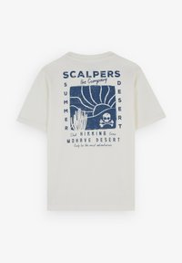 Krémové bavlněné tričko s modrou grafikou, na které je motiv lebky, prvky pouště a text: "SCALPERS the Company, Summer Desert."