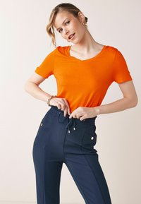 Next - SLOUCH V NECK  - T-shirt - bas - orange Miniatyrbild 1