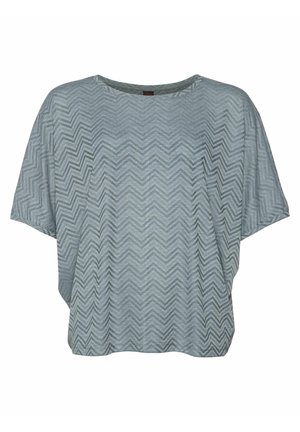 Blouse grise ample à manches courtes avec un motif chevron en zigzag subtil et un col rond.