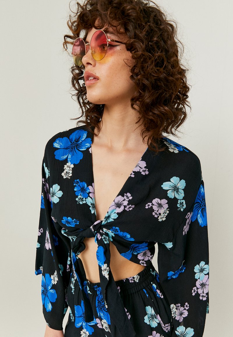 Damen Leichte Jacken | TALLY WEiJL KURZE BEDRUCKTE KIMONO Leichte Jacke blue/blau - QQ85651 Damen Leichte Jacken | TALLY WEiJL KURZE BEDRUCKTE KIMONO Leichte Jacke blue/blau - QQ85651