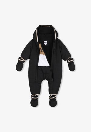 Sort vatteret babysnowsuit med fastgjorte vanter og futter, med beige og hvid trim og en frontlynlås, der er delvist åben.