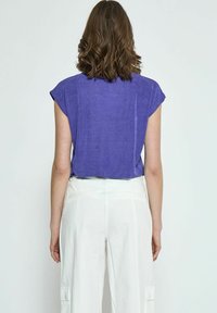 Desires BOB SHORTSLEEVE SHIMMER - Navadna majica - dazzling blue