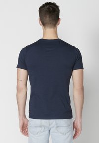 Koroshi SHORT SLEEVE  - Marškinėliai su spaudiniu - navy