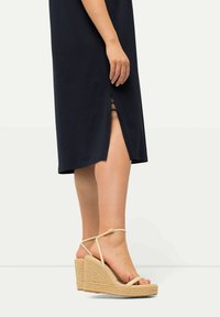 Ulla Popken STRAPPY CUTOUT - Jerseyklänning - navy blue