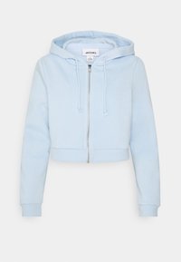 Ljusblå croppad hoodie med dragkedja fram, snören och ribbade muddarna. Tillverkad av mjukt tyg och har en enkel, ren design.