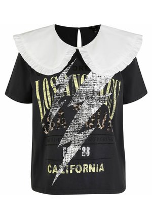 T-shirt noir à manches courtes avec col à volants blanc, imprimé graphique avec motifs jaunes, noirs et léopard, et un motif d'éclair.