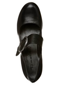 Černá kožená bota ve stylu Mary Jane s kulatou špičkou, širokým páskem a kovovou přezkou. Hladký povrch a minimální značení na stélce.