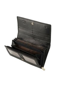 Billetera de cuero negro con múltiples compartimentos, ranuras para tarjetas, una sección con cremallera y ventanas transparentes para identificación. Presenta un cierre a presión.