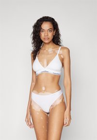Calvin Klein Underwear THONG INVISIBLES 3 PACK - Stringid - white/caramel