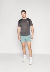 ASICS CORE SHORT - Pantalón corto de deporte - celadon