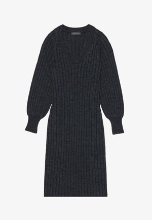 Mørk grå ribbestrikket kjole med v-hals og lange, ballongslipser. Har en tettsittende midje og tekstil med struktur for varme.