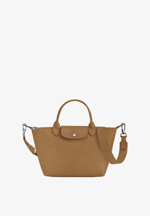 Tasche aus braunem Leder in runder Form, mit oberen Griffen und einem abnehmbaren Schultergurt. Verfügt über einen Druckverschluss und hardware in Silberoptik.