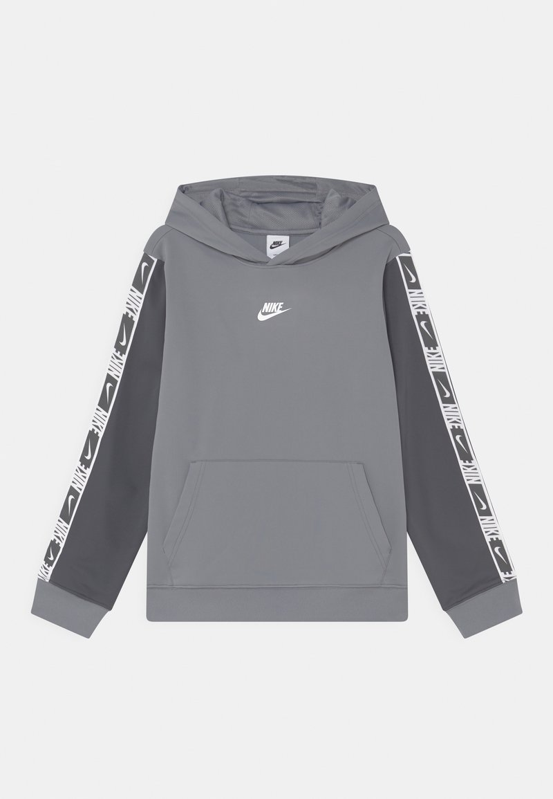 Felpa grigia con cappuccio e tasca a marsupio, caratterizzata da un logo Nike bianco e strisce laterali bianche con motivo. Realizzata in materiale liscio ed elastico.