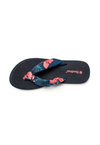 Chancla azul con suela texturizada; tirantes con estampado floral en rojo y verde. Marca visible en la plantilla.