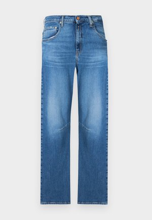 Jean en denim bleu classique avec jambes droites, passants pour ceinture, poches avant et arrière, et fermeture par bouton à la taille.