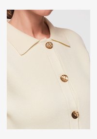 Non sélectionné, ecru