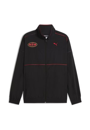 Chaqueta negra con cremallera y acentos rojos, logo de Puma; cuenta con un alto cuello, bolsillos laterales y puños elásticos. Tejido ligero.