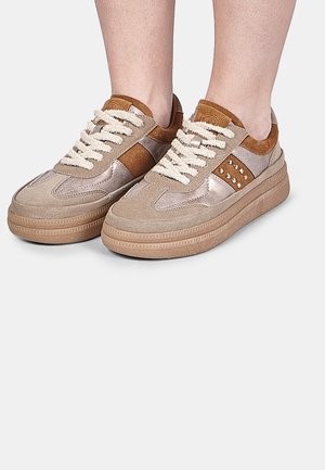 Trainers - tan