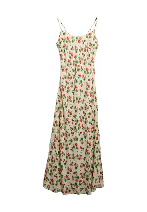 Robe maxi florale à fines bretelles, présentant un fond crème orné de fraises rouges et de feuilles vertes. Tissu doux, design fluide.