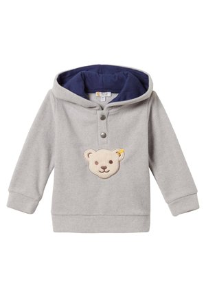 Szara polarowa bluza z kapturem, z granatowym wnętrzem kaptura, z aplikacją w kształcie niedźwiedzia na środku i dwoma zatrzaskami przy dekolcie.